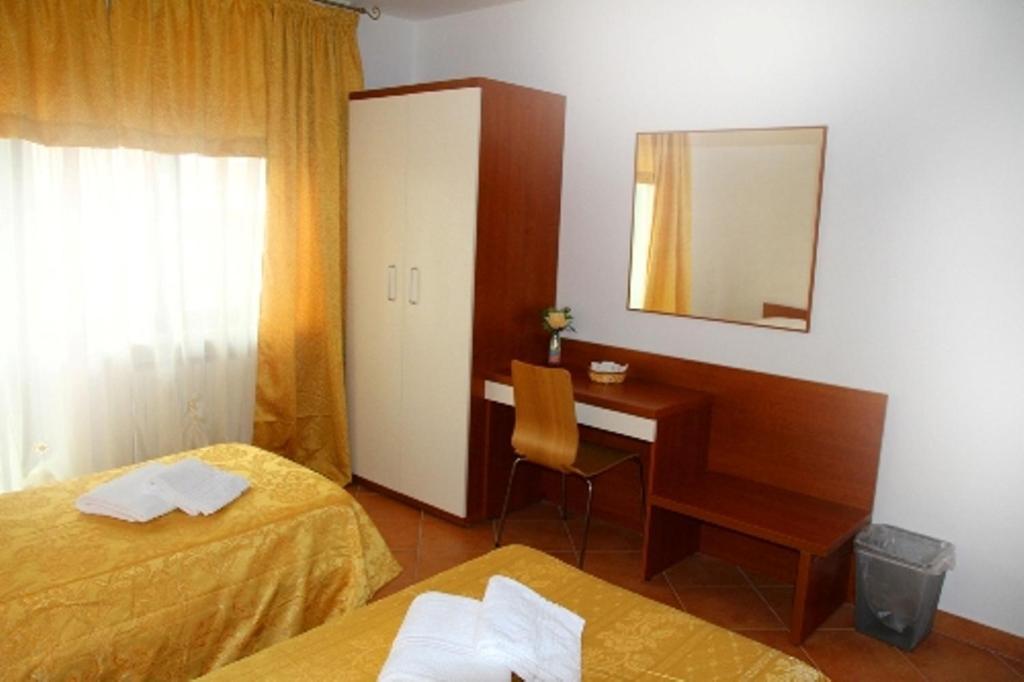 Euro Inn B&B Milán Habitación foto