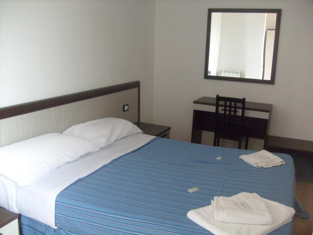 Euro Inn B&B Milán Habitación foto