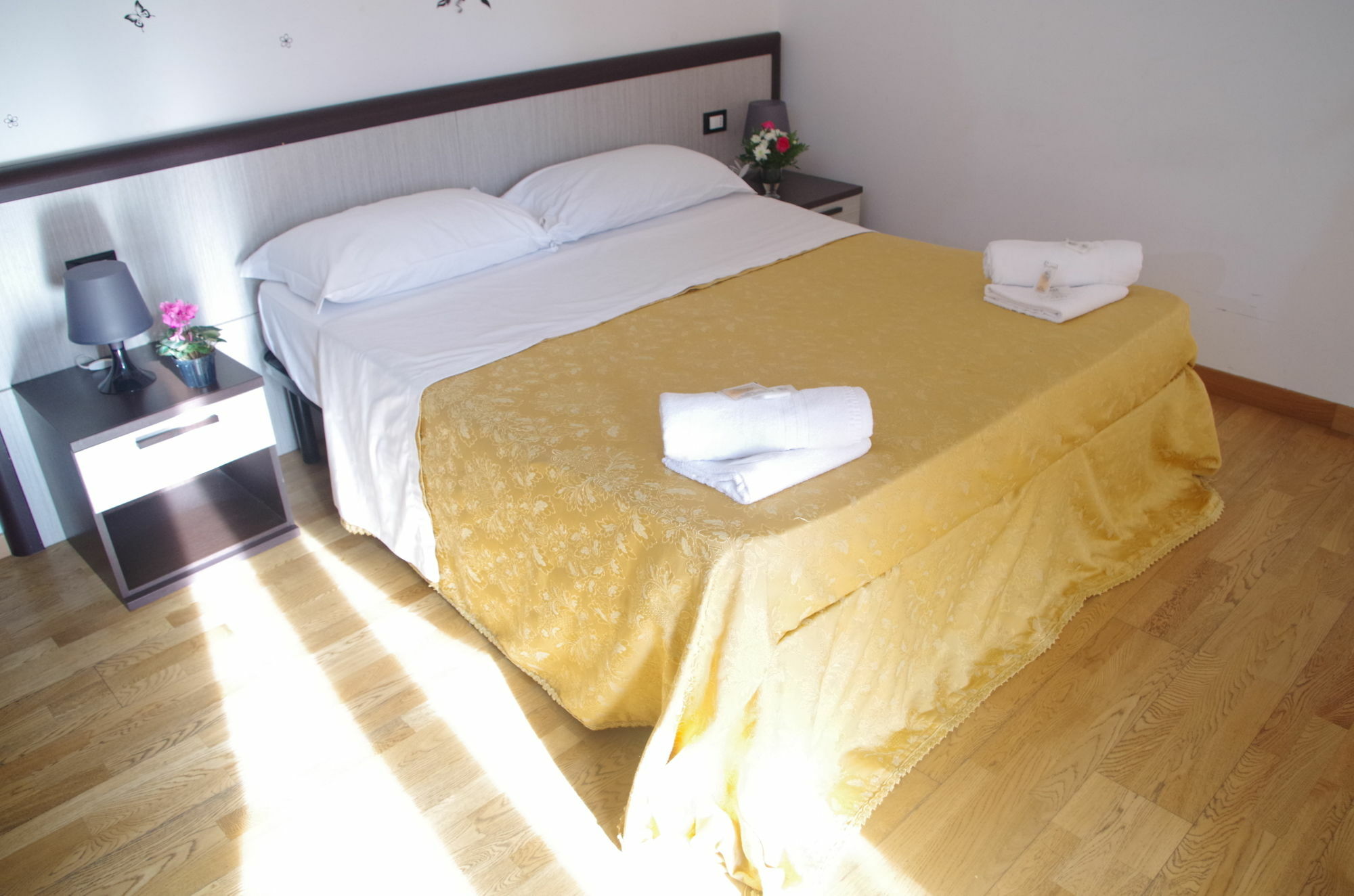Euro Inn B&B Milán Exterior foto